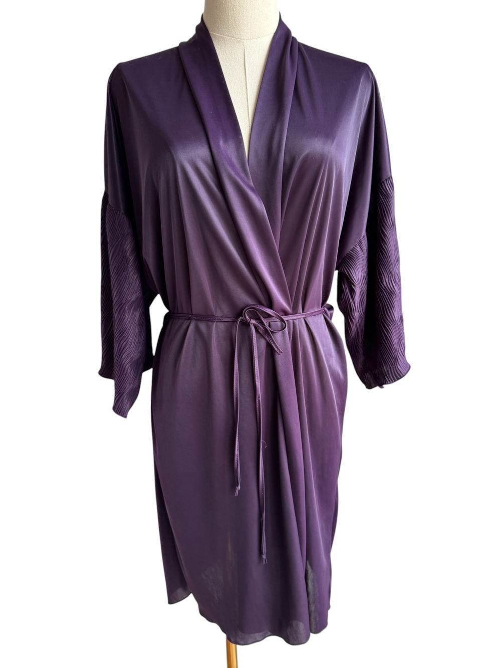 Vintage Silky Soft Robe Sz M Eggplant Purple Crinkle Sleeve Knee Length Boudoir